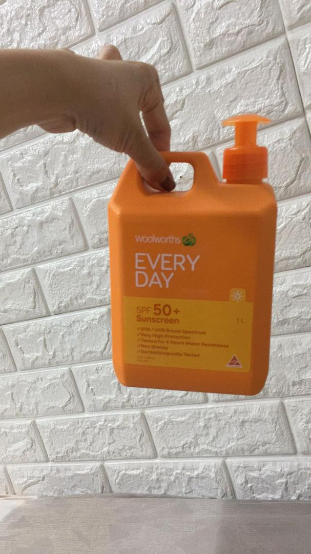 Kem chống nắng toàn thân Woolworths Everyday Sunscreen SPF50+ - Bảo vệ da hiệu quả, cấp ẩm nhẹ, chịu nước 4 giờ, hàng nội địa Úc