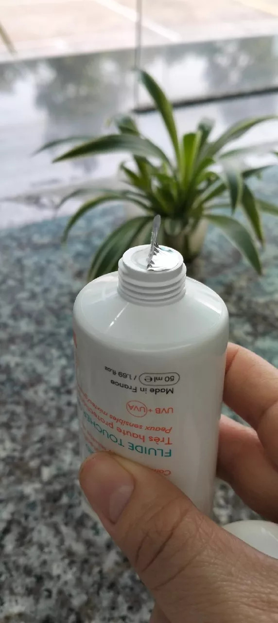 Kem Chống Nắng Ivatherm Sunlight Mat Fluide Toucher Sec SPF50+