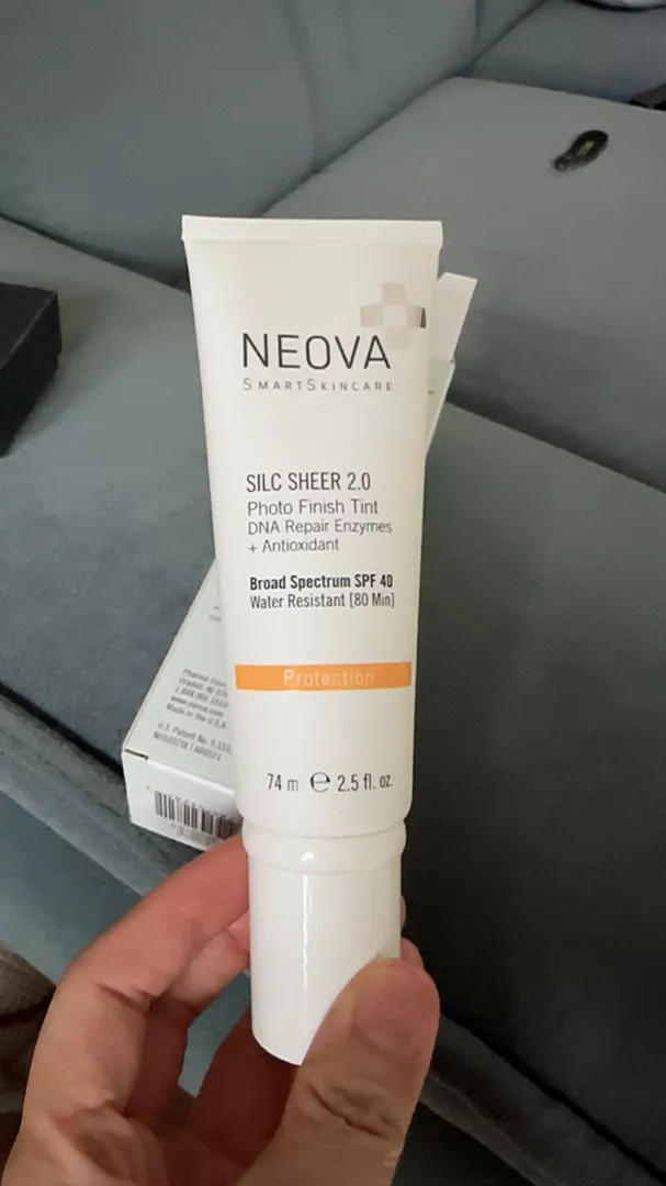 Kem Chống Nắng Neova Silc Sheer 2.0 SPF 40 - Dưỡng Da Mỏng Nhẹ, Bảo Vệ UVA/UVB, Che Khuyết Điểm, Phù Hợp Mọi Loại Da