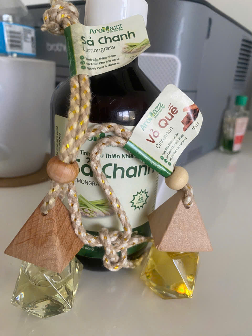 Xịt Khử Mùi Ô Tô AroMazz - Tinh Dầu Thiên Nhiên, Xua Đuổi Côn Trùng, Hương Thơm Tươi Mát, 300ml