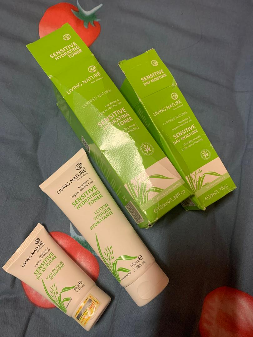 Lotion Cân Bằng Cấp Ẩm Cho Da Nhạy Cảm Living Nature - Dưỡng Ẩm, Làm Dịu, Giảm Đỏ Da, Chiết Xuất Dầu Dừa 100ml