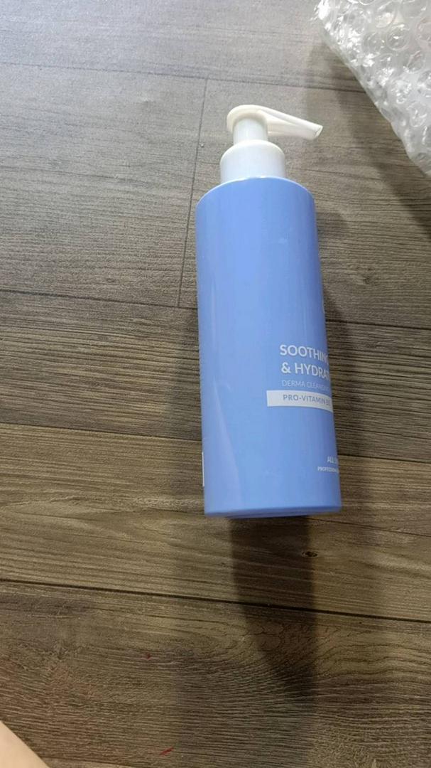 Gel rửa mặt Emmié Soothing & Hydrating - Dịu nhẹ, cấp ẩm sâu cho da nhạy cảm 180ml - Mỹ phẩm làm đẹp phục hồi da