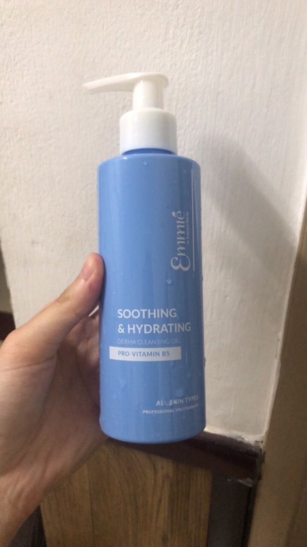 Gel rửa mặt Emmié Soothing & Hydrating - Dịu nhẹ, cấp ẩm sâu cho da nhạy cảm 180ml - Mỹ phẩm làm đẹp phục hồi da