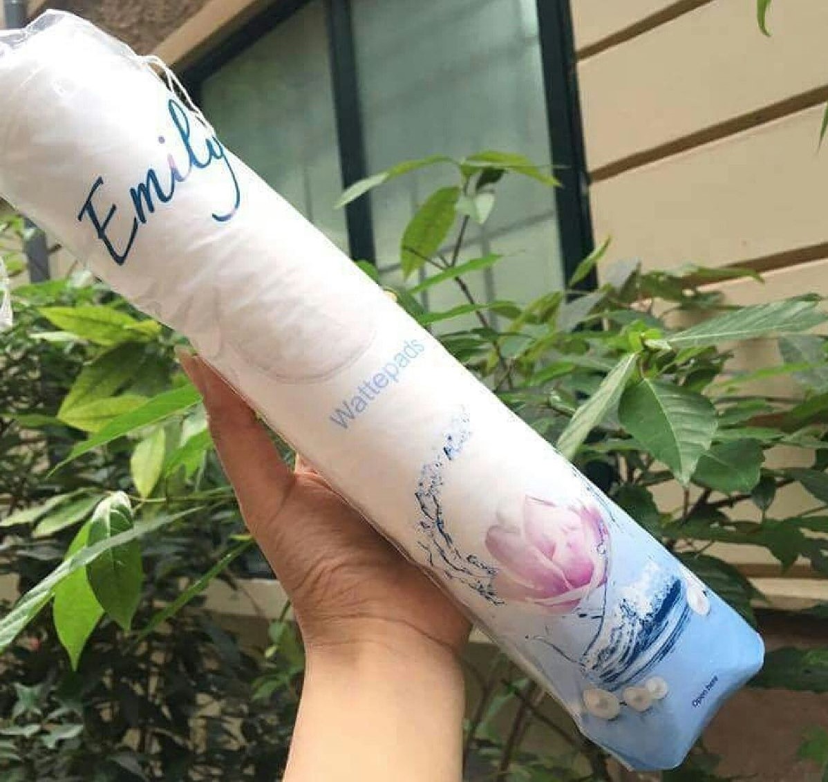 Bông Tẩy Trang Emily 120 Miếng - Cotton Tự Nhiên Siêu Mềm, Lấy Đi Bụi Bẩn, Đánh Bay Bã Nhờn, Làn Da Khô Thoáng Sạch Sẽ