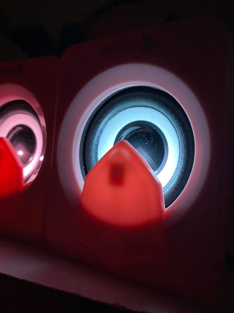 Loa Máy Tính Để Bàn LED RGB 2.0 Kisonli L1030 - Âm Thanh Chất Lượng Cao, Thiết Kế Mini Dễ Thương, Phù Hợp Để Nghe Nhạc và Xem Phim