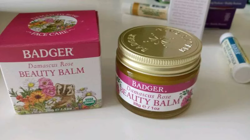 Sáp Dưỡng Ẩm Hoa Hồng Hữu Cơ Badger Rose Damascus Beauty Balm - Giải Pháp Dưỡng Ẩm Cho Da Khô, Kết Cấu Nhẹ Nhàng, 100% Thành Phần Tự Nhiên