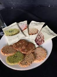 Bánh quy Moegino Nhật Bản cao cấp giòn tan - Hộp 60 gói vị đậu phộng, dừa, hạnh nhân, sữa trà xanh thơm ngon quà Tết lý tưởng