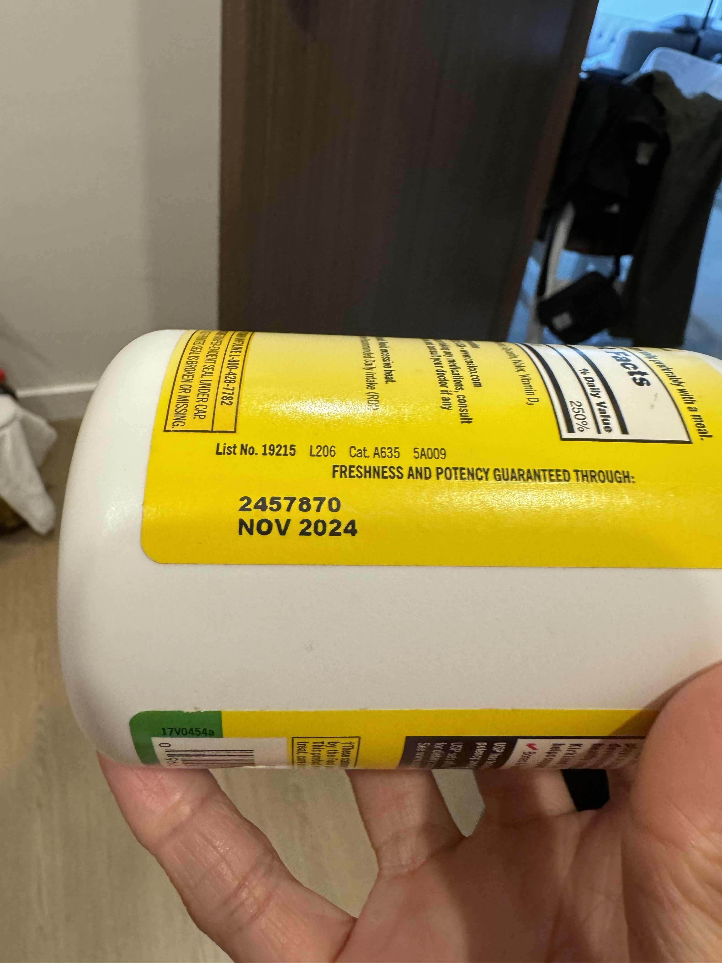 Viên uống hấp thụ canxi Vitamin D3 Kirkland 50cmg 200IU (date 2027)