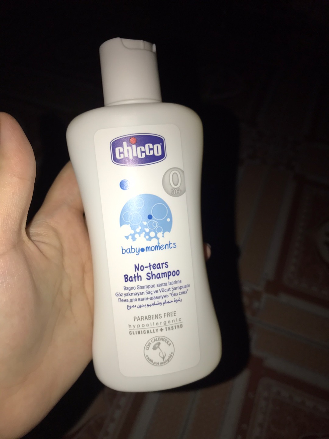 Sữa Tắm Gội Chiết Xuất Hoa Cúc 0M+ Chicco - Sản Phẩm Dưỡng Ẩm Cho Trẻ Sơ Sinh, An Toàn, Dịu Nhẹ, 500ml