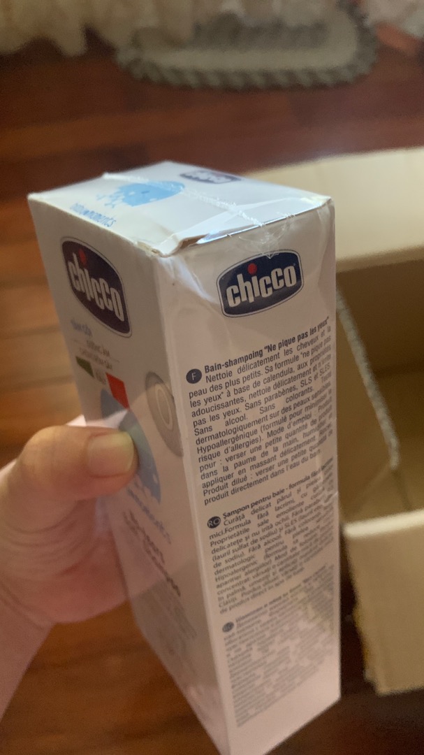 Sữa Tắm Gội Chiết Xuất Hoa Cúc 0M+ Chicco - Sản Phẩm Dưỡng Ẩm Cho Trẻ Sơ Sinh, An Toàn, Dịu Nhẹ, 500ml