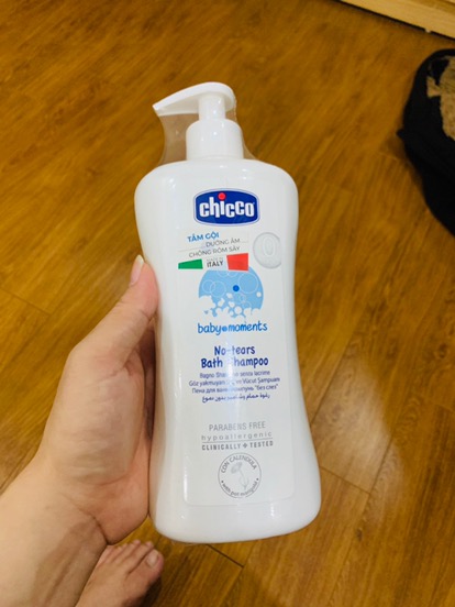 Sữa Tắm Gội Chiết Xuất Hoa Cúc 0M+ Chicco - Sản Phẩm Dưỡng Ẩm Cho Trẻ Sơ Sinh, An Toàn, Dịu Nhẹ, 500ml