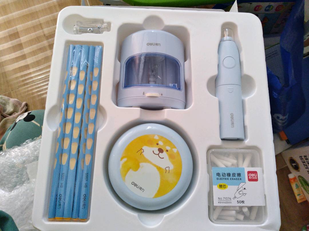 Bộ 3 Món Tẩy Gọt Bút Chì Tự Động Deli - Hút Bụi Mini, Tiện Lợi Cho Bé Trong Học Tập, Dễ Dàng Sử Dụng