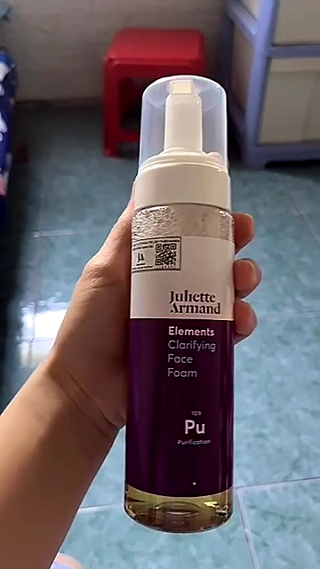 Sữa Rửa Mặt Tạo Bọt Juliette Armand 230ml - Dành Cho Mọi Loại Da, Làm Sạch Sâu, Ngăn Ngừa Mụn, Cải Thiện Kết Cấu Da Sáng Khỏe