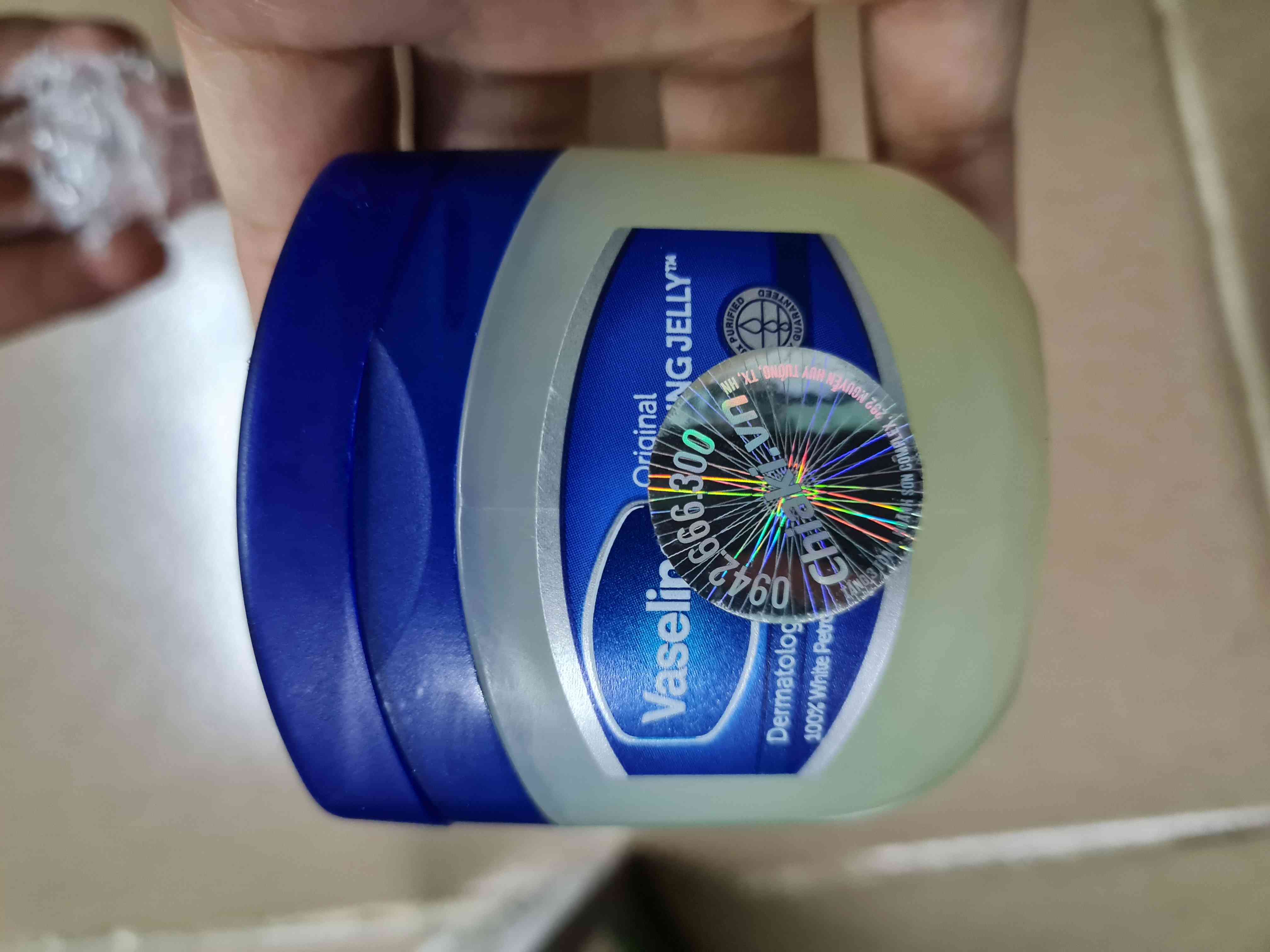 Kem Dưỡng Ẩm Vaseline Original Protecting Jelly 49g - Chống Nẻ, Giữ Ẩm Da Khô, Hỗ Trợ Làm Lành Vết Thương, Dành Cho Mọi Loại Da