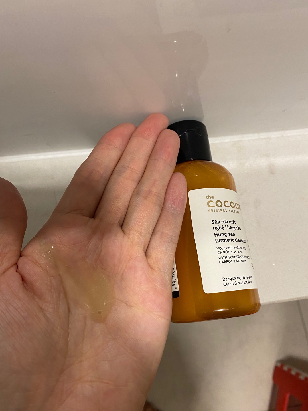 Sữa Rửa Mặt Nghệ Hưng Yên CoCoon Turmeric Cleanser 140ml - Làm Sáng Da, Cấp Ẩm, Không Sulfate, Dùng Cho Mọi Loại Da