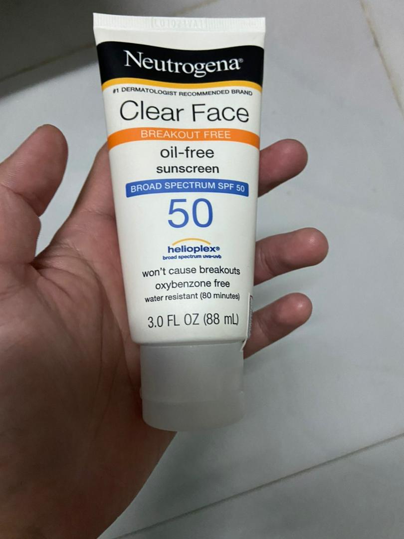 Kem Chống Nắng Neutrogena Clear Face Break-Out Oil Free SPF 50 - Bảo Vệ Da Nhạy Cảm, Dưỡng Ẩm, Ngăn Mụn, 88ml