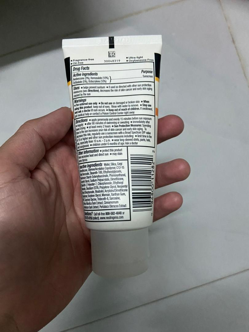 Kem Chống Nắng Neutrogena Clear Face Break-Out Oil Free SPF 50 - Bảo Vệ Da Nhạy Cảm, Dưỡng Ẩm, Ngăn Mụn, 88ml
