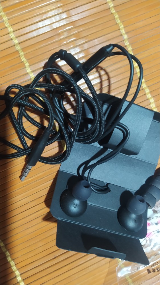 Tai nghe in-ear Samsung Galaxy S10 AKG 3.5mm - Âm thanh tuyệt vời, thiết kế thời thượng, tương thích đa dạng điện thoại