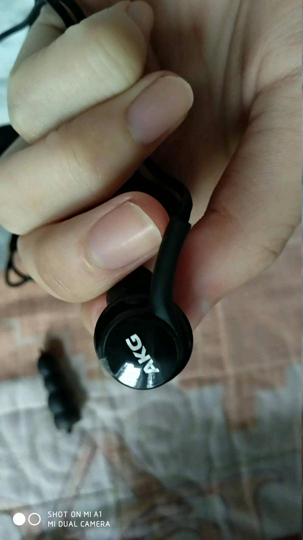 Tai nghe in-ear Samsung Galaxy S10 AKG 3.5mm - Âm thanh tuyệt vời, thiết kế thời thượng, tương thích đa dạng điện thoại