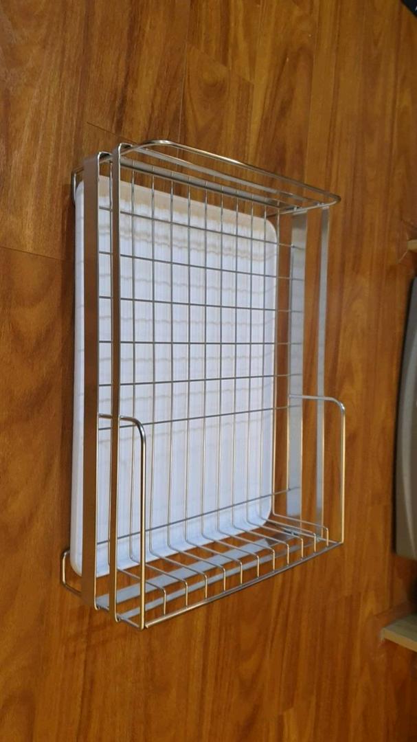 Kệ chén bát Inox Hobby KC với khay hứng nước thông minh - Giải pháp gọn gàng cho nhà bếp, chất liệu inox 304 bền bỉ, dễ dàng tháo rời.