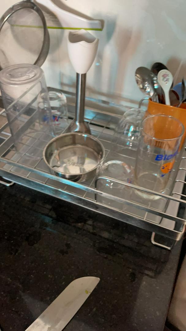 Kệ chén bát Inox Hobby KC với khay hứng nước thông minh - Giải pháp gọn gàng cho nhà bếp, chất liệu inox 304 bền bỉ, dễ dàng tháo rời.