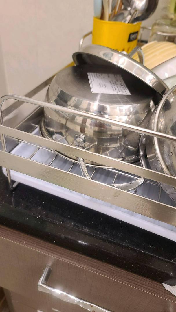 Kệ chén bát Inox Hobby KC với khay hứng nước thông minh - Giải pháp gọn gàng cho nhà bếp, chất liệu inox 304 bền bỉ, dễ dàng tháo rời.