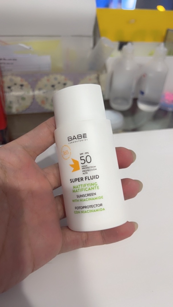 Kem chống nắng Babe Super Fluid Mattifying SPF 50+ - Kiểm soát dầu, Bảo vệ da khỏi UV, Phù hợp cho da dầu và hỗn hợp, 50ml