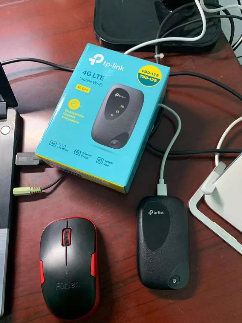 Bộ phát Wifi di động TP-Link M7000/M7200 3G/4G LTE 150Mbps - Kết nối Internet nhanh chóng cho 10 thiết bị cùng lúc, pin 2000mAh, lý tưởng cho du lịch.