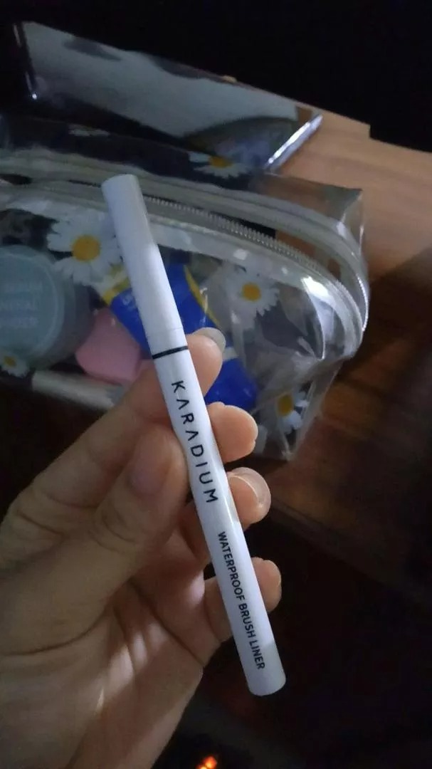 Bút Kẻ Mắt Nước Karadium Waterproof Brush Liner Black - Đen Sắc Nét, Chống Nước, Dễ Dàng Thao Tác Trang Điểm Hằng Ngày