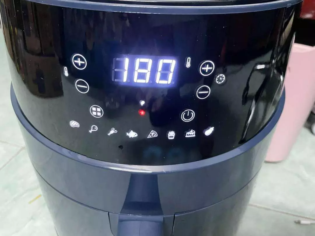 Nồi Chiên Không Dầu Bear QZG-A15T2 4.6L - Công Suất 1380W, Thiết Kế Hiện Đại, Phù Hợp Gia Đình 3-4 Người