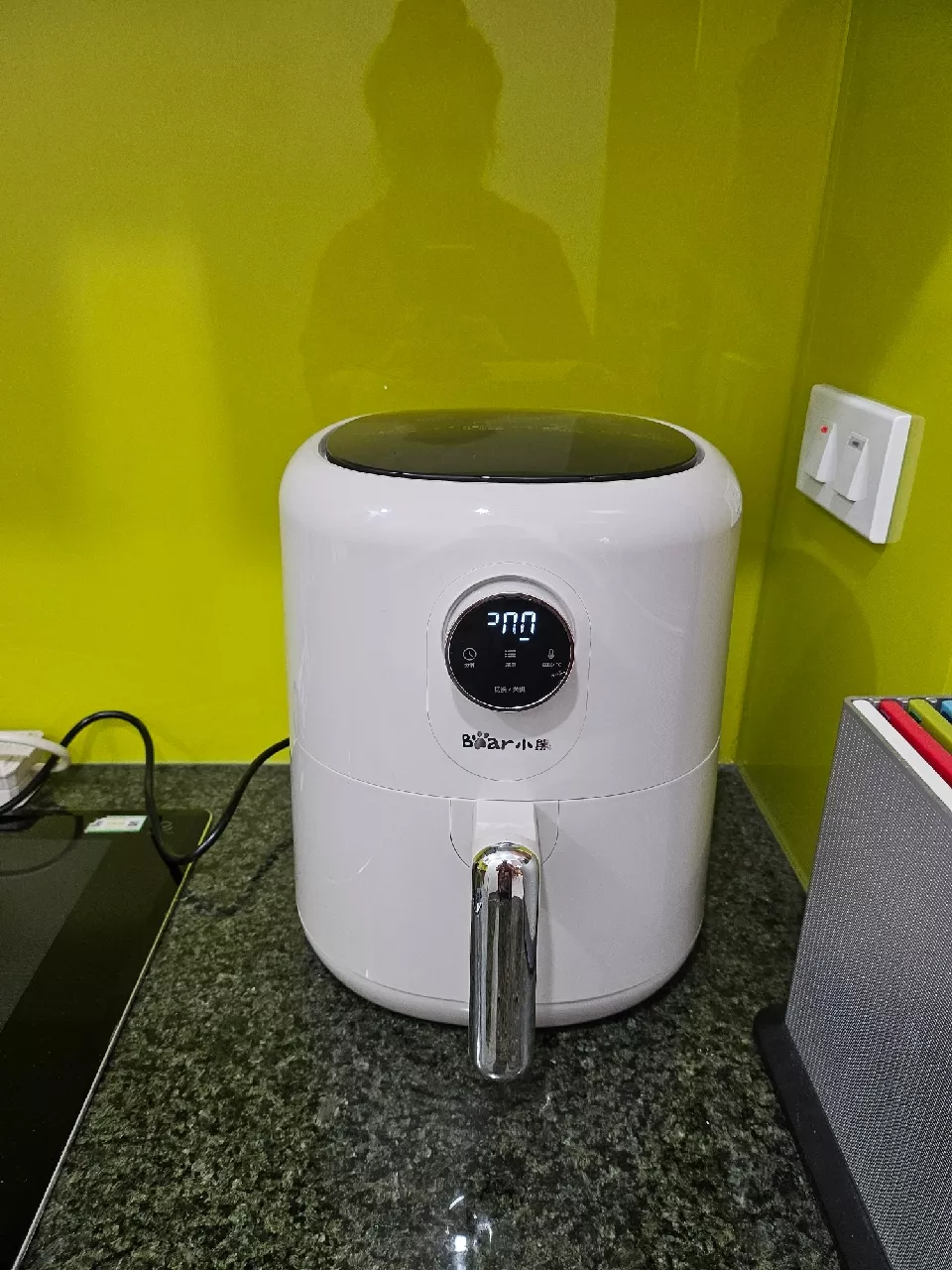 Nồi Chiên Không Dầu Bear QZG-B14K5 - Dung Tích 3.5L, Bảng Điều Khiển Cơ Đơn Giản, Thích Hợp Cho Gia Đình Nhỏ