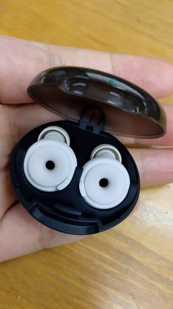 Nút Bịt Tai Giảm Tiếng Ồn Loop Earplugs Switch - Thoải Mái, Đa Chế Độ Âm Lượng, Kèm 4 Đầu Silicon - Sản Phẩm Chăm Sóc Sức Khỏe Chính Hãng