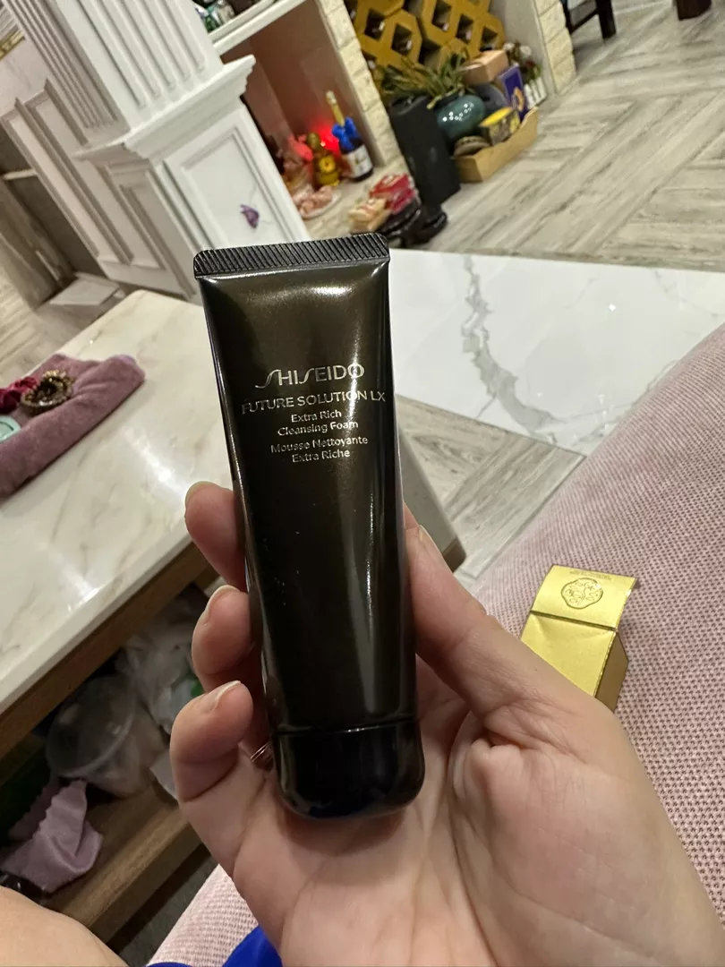 Sữa Rửa Mặt Shiseido Future Solution LX Extra Rich 125ml - Dưỡng Sáng Da, Làm Sạch Sâu, Chống Lão Hóa, Cho Làn Da Tươi Mát, Rạng Rỡ