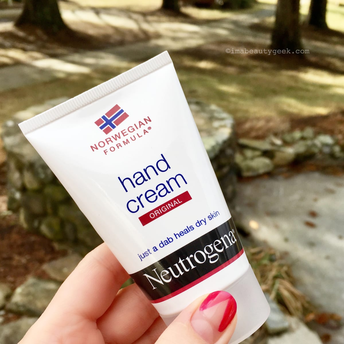 Kem Dưỡng Tay Neutrogena Hand Cream 56g - Giúp Cấp Ẩm, Làm Mềm Da Khô, Phục Hồi Da Ráp, Dị Ứng, Không Mùi, Dành Cho Nam Nữ