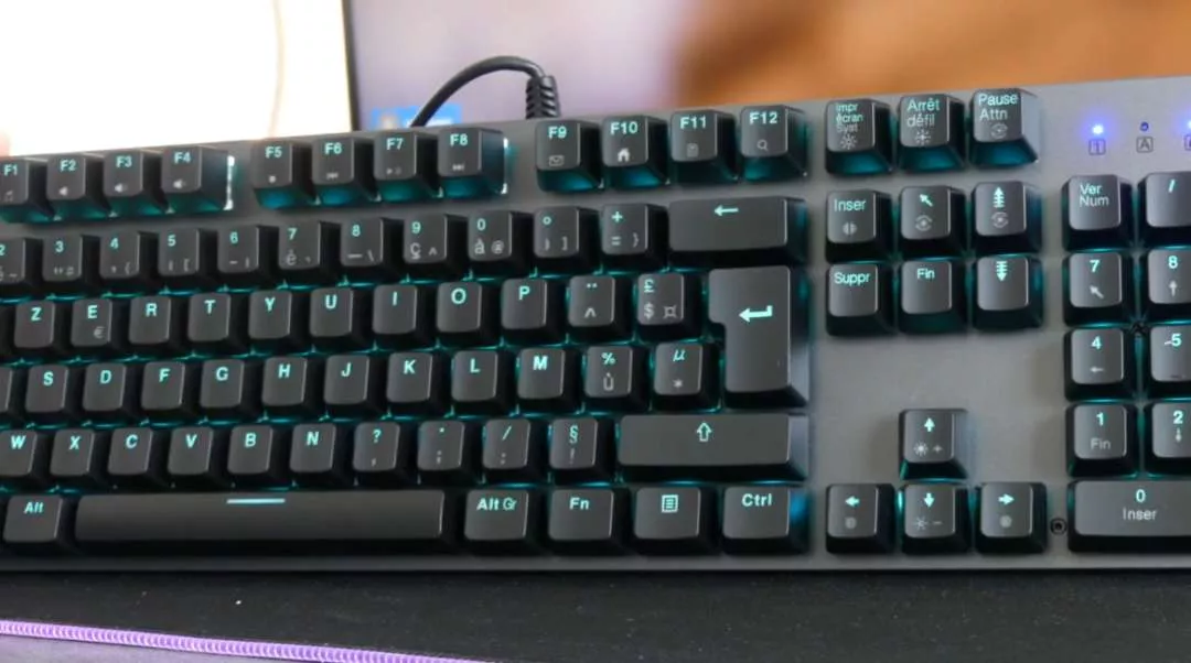 Bàn phím cơ gaming Aukey KM-G12 - RGB 7 màu, 12 hiệu ứng Led, trải nghiệm chơi game tuyệt vời, tương thích Windows và Mac