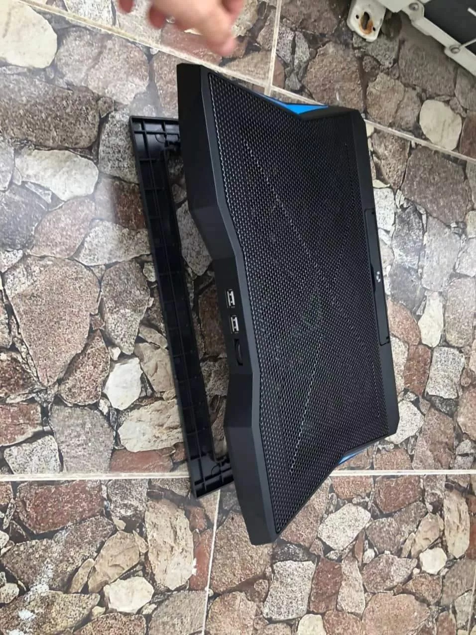 Đế tản nhiệt laptop Sidotech Q3 - 6 quạt làm mát siêu êm cho máy 12-18 inch - Thiết kế thông minh, chống trượt, LED xanh dương