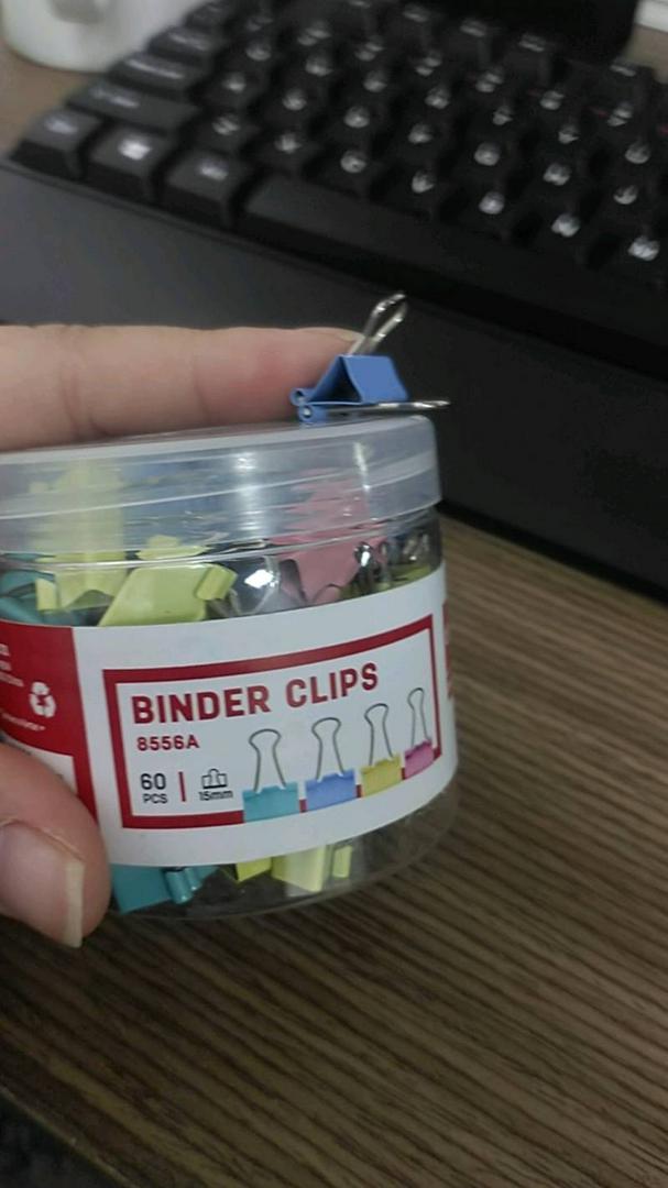 Kẹp bướm màu 15mm Deli E8556A - Hộp 60 chiếc bền bỉ chống han gỉ, tiện dụng cho văn phòng và học tập