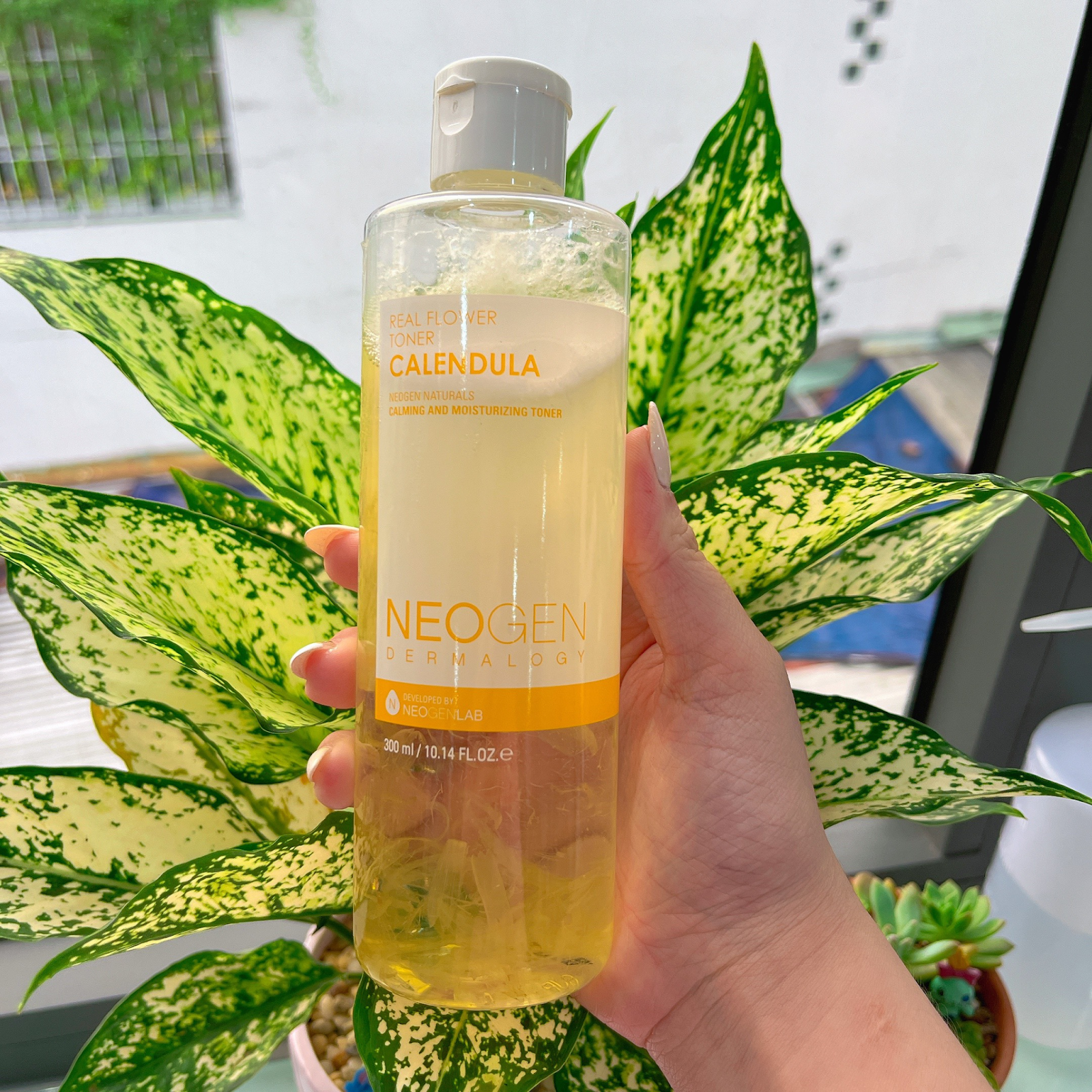 Toner Hoa Cúc Neogen Real Flower Calendula 300ml - Làm Dịu Da, Cân Bằng Ẩm, Phù Hợp Mọi Loại Da, Được Kiểm Nghiệm Da Liễu