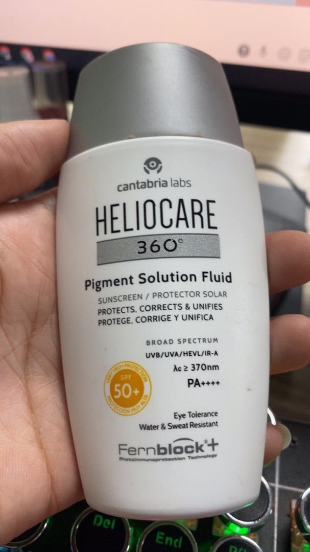 Kem chống nắng Heliocare 360 Pigment Solution Fluid SPF50+