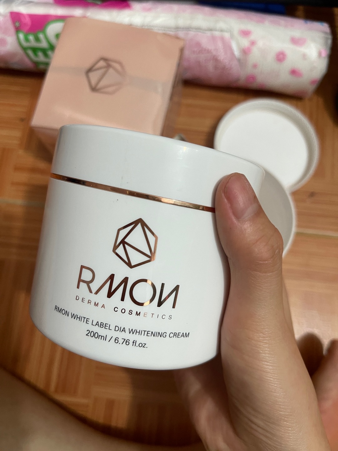 Kem Dưỡng Trắng Da Body Tế Bào Gốc Rmon White Cream - Hỗ Trợ Làm Sáng Da, Mờ Thâm Nâu, Chất Kem Mịn Mượt, Hàn Quốc 200ml