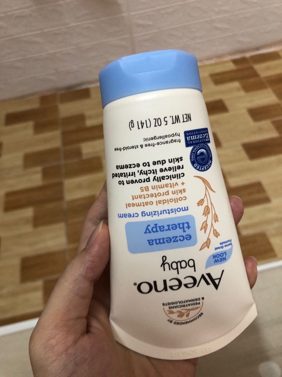 Kem Aveeno Baby Eczema Therapy 141g - Kem bôi hỗ trợ cải thiện chàm cho bé từ sơ sinh - Dưỡng ẩm và làm mềm da hiệu quả