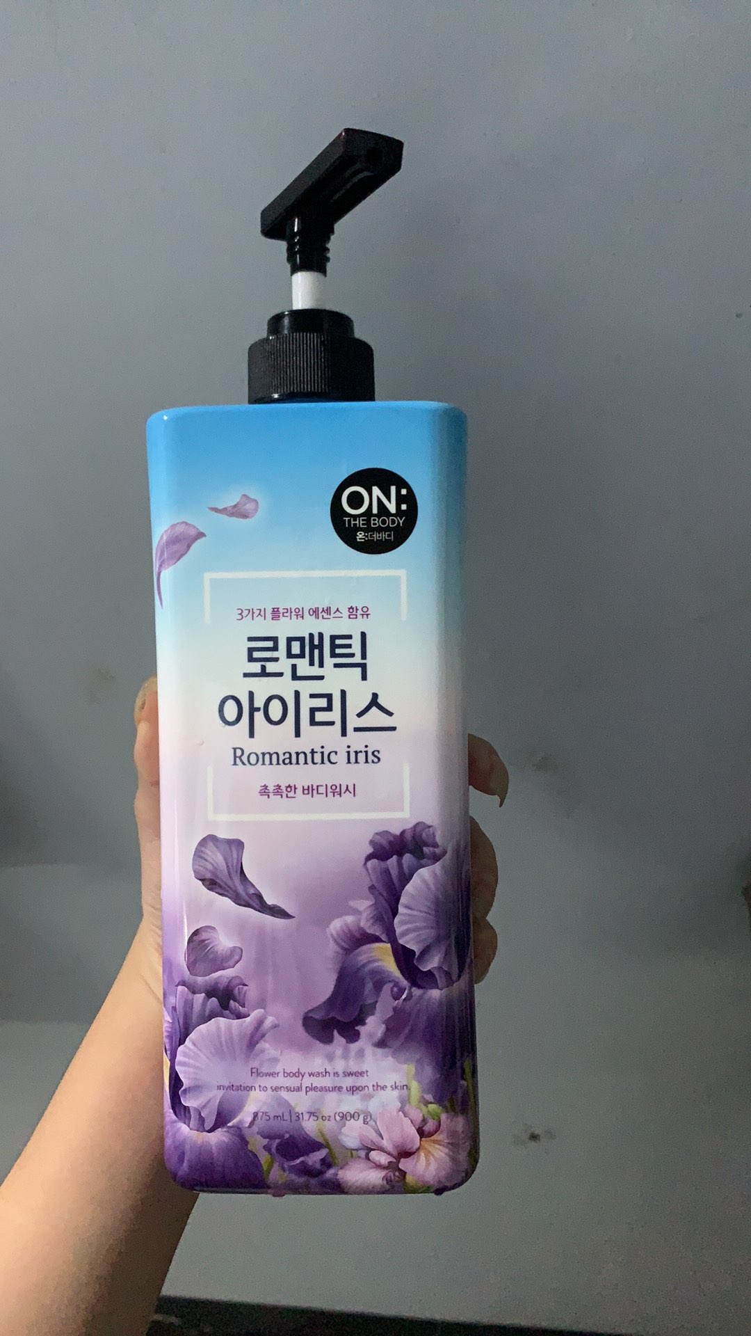 Sữa Tắm On the Body Hàn Quốc 900g - Tinh Chất Hương Hoa Thơm Ngát, Dưỡng Ẩm, Ngừa Lão Hóa Da, Sản Phẩm Làm Đẹp Chất Lượng Cao