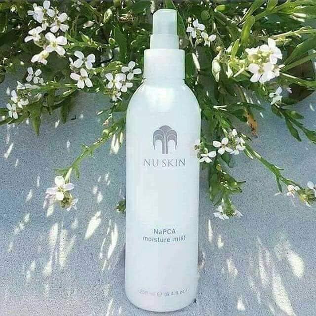 Xịt Khoáng Dưỡng Ẩm Nuskin NaPCA Moisture Mist 250ml - Giúp Cấp Ẩm, Bảo Vệ Da Và Tóc Trước Môi Trường - Sản Phẩm Chính Hãng Mỹ