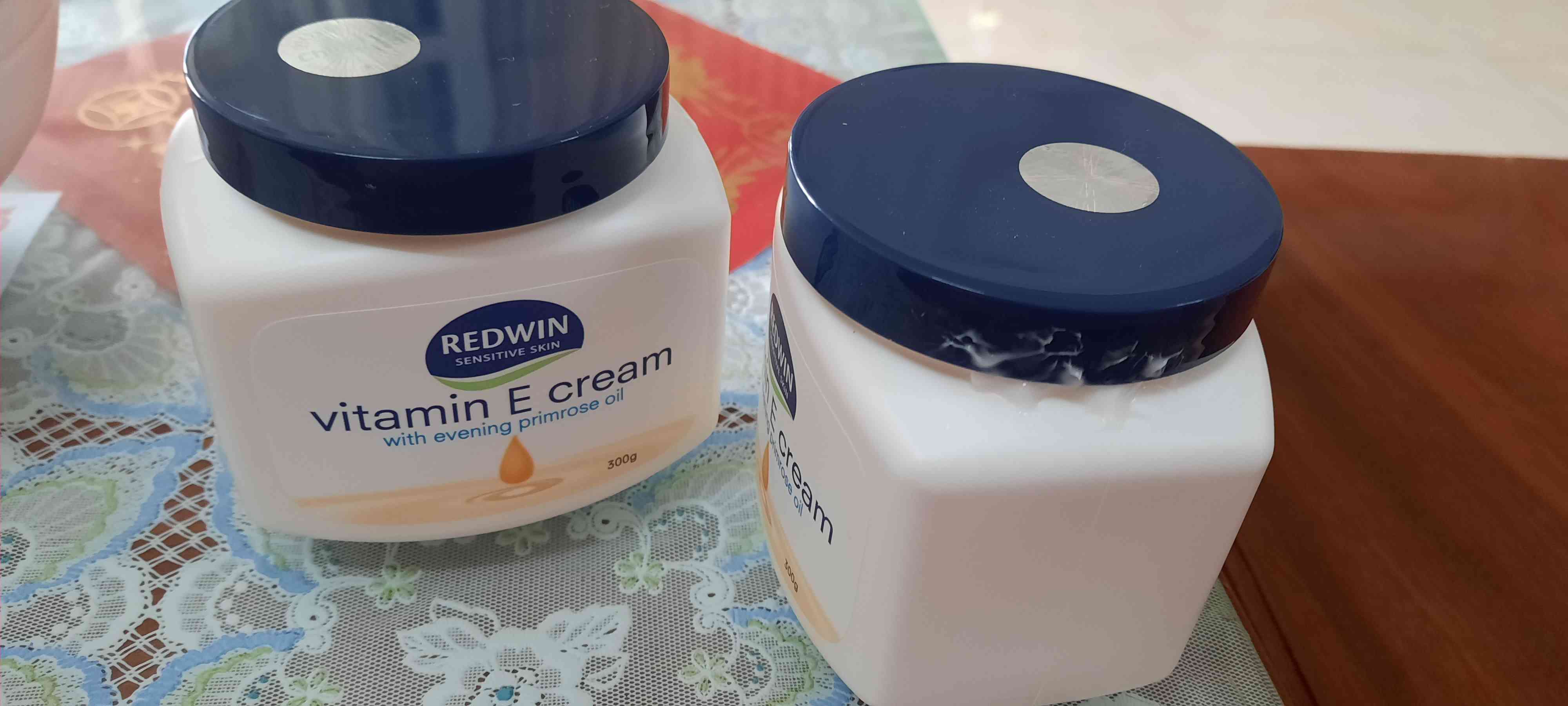 Kem Dưỡng Ẩm Redwin Vitamin E Cream 300g của Úc - Dưỡng Da Mềm Mịn, cải thiện da, Phục Hồi Độ Đàn Hồi, Thích Hợp Mọi Loại Da