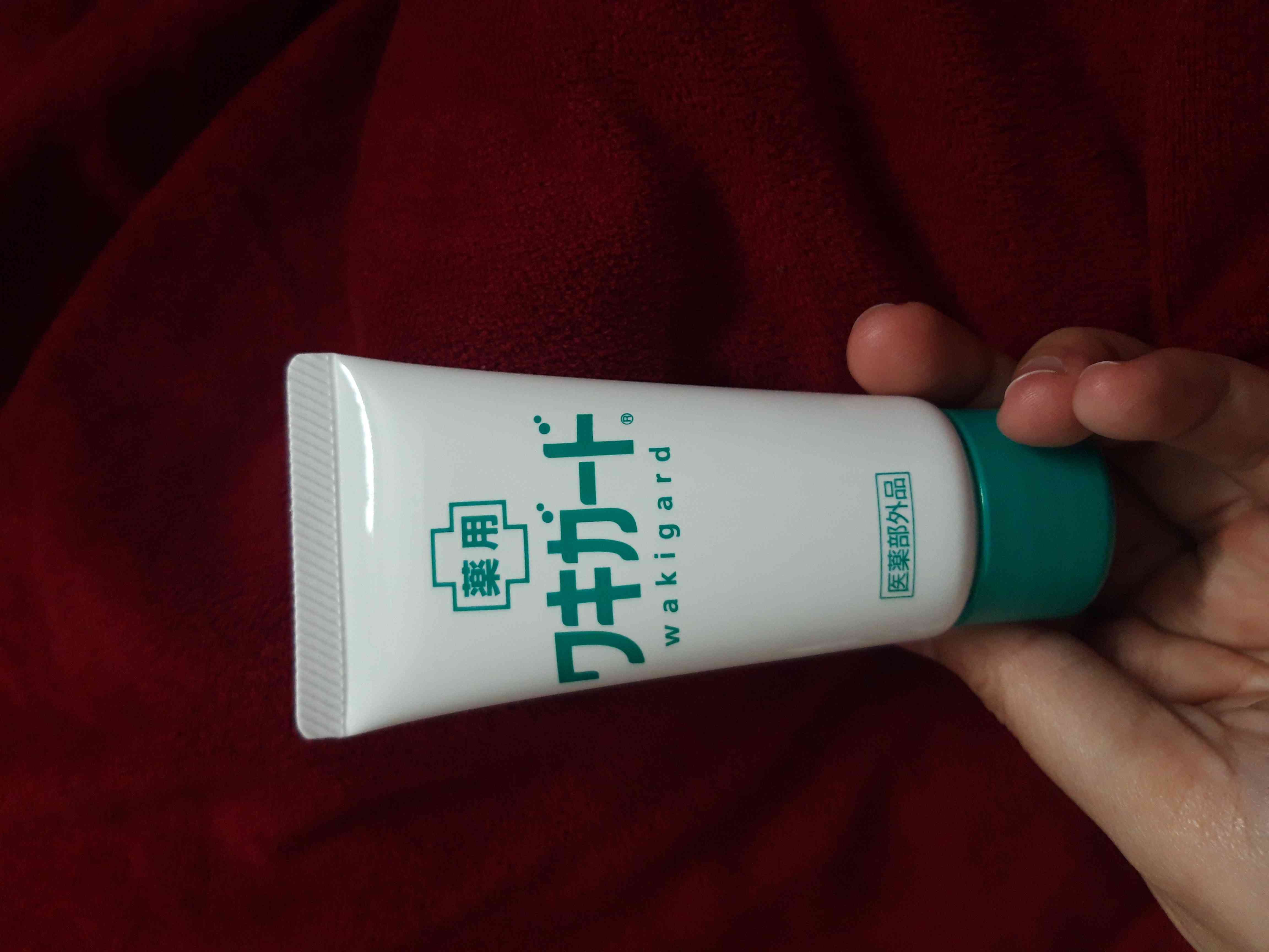 Lăn khử mùi Kobayashi Nhật Bản dạng gel 50g - Giúp se khít lỗ chân lông, làm mềm da và khử mùi lâu dài, lành tính cho mọi loại da.
