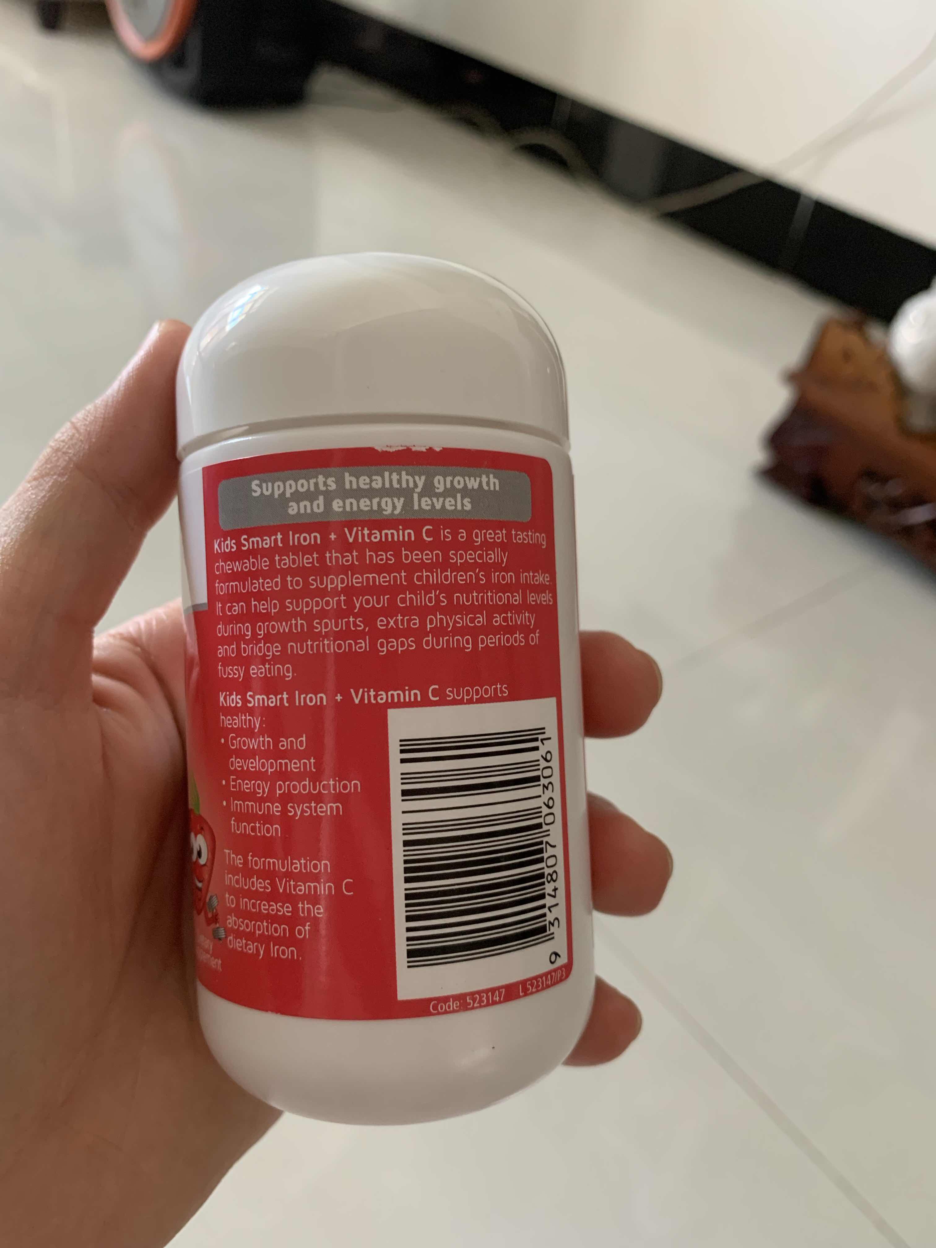 Kẹo bổ sung sắt và Vitamin C Nature's Way Kids Smart cho bé - Hương vị dâu thơm ngon, không gây táo bón, tăng cường hấp thụ dinh dưỡng 50 viên