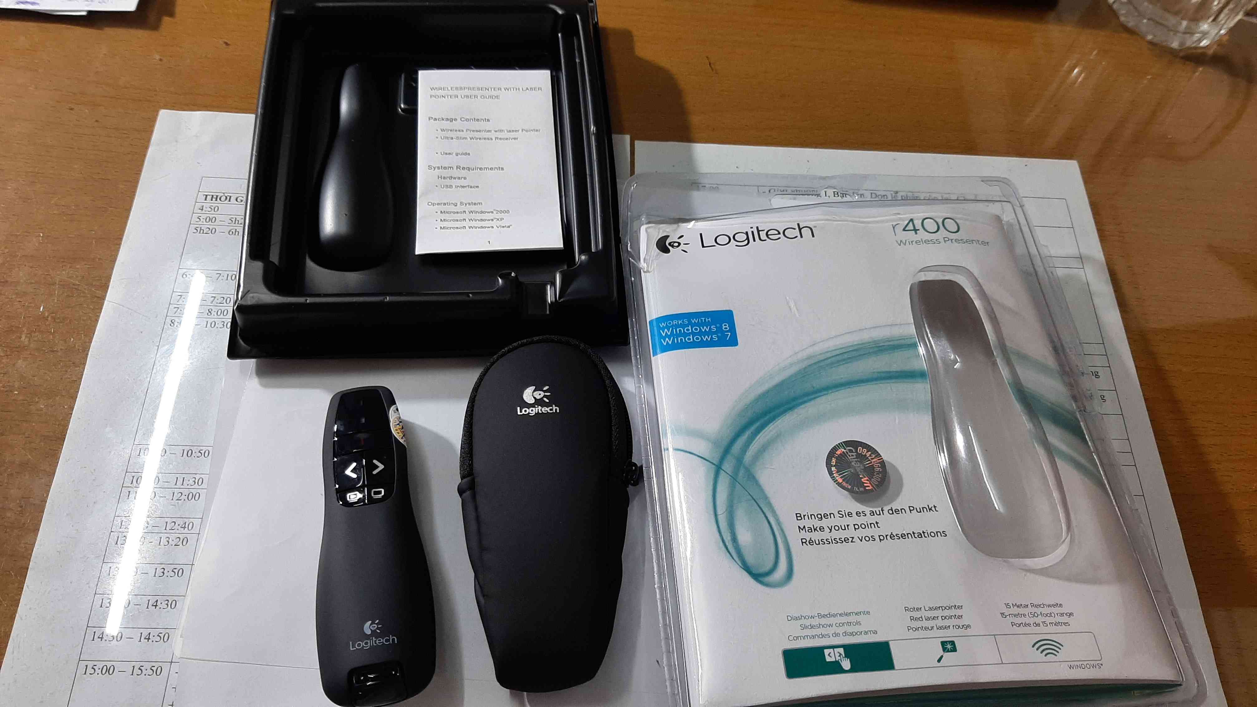 Bút Trình Chiếu Từ Xa Tia Laser R400 Logitech - Thiết Bị Thuyết Trình Không Dây 2.4GHz, Khoảng Cách 15m, Phù Hợp Với Windows & Mac