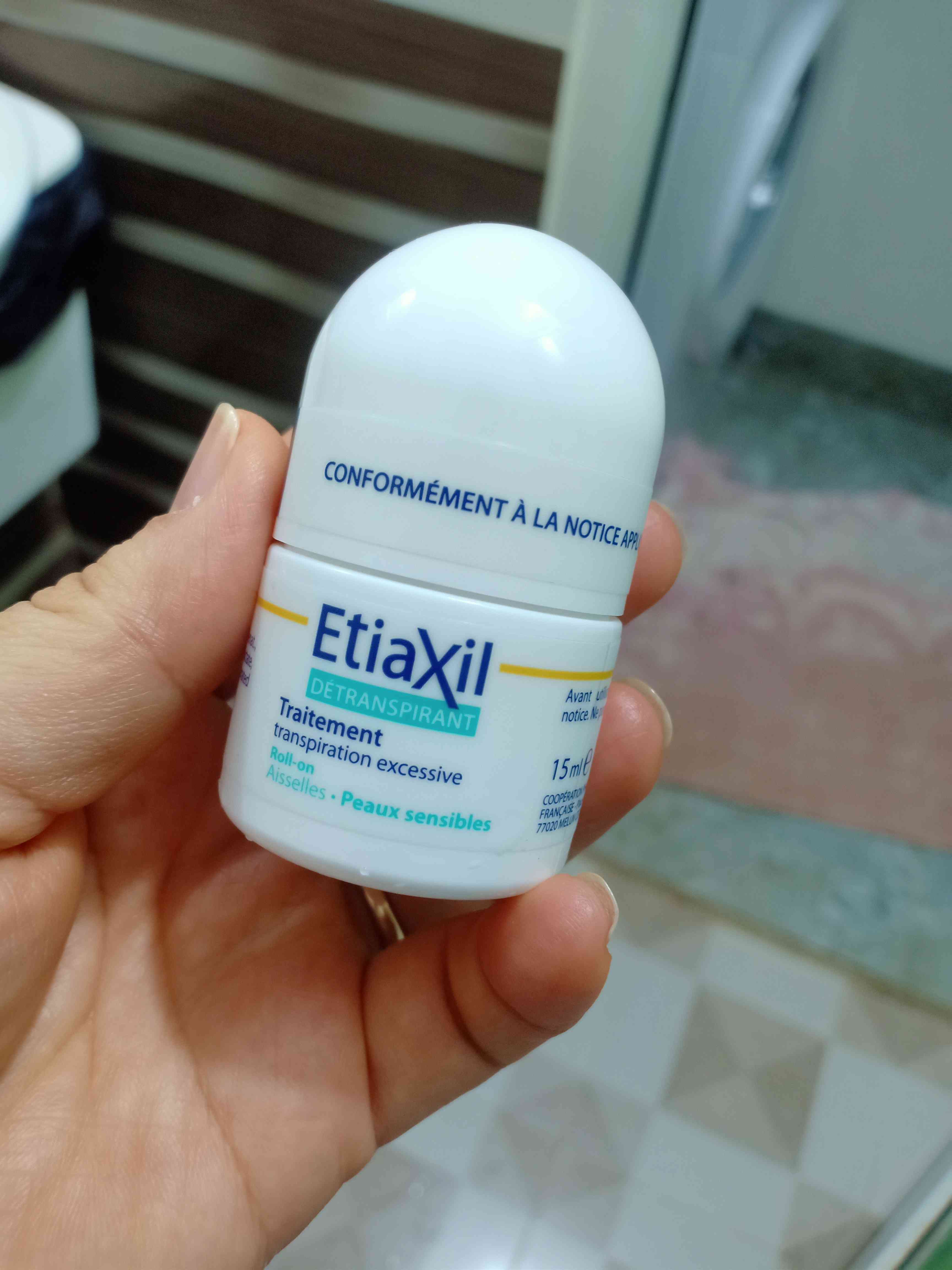Lăn khử mùi Etiaxil 15ml - Giúp giảm hôi nách hiệu quả, không mùi, không gây ố vàng áo, phù hợp cho da nhạy cảm