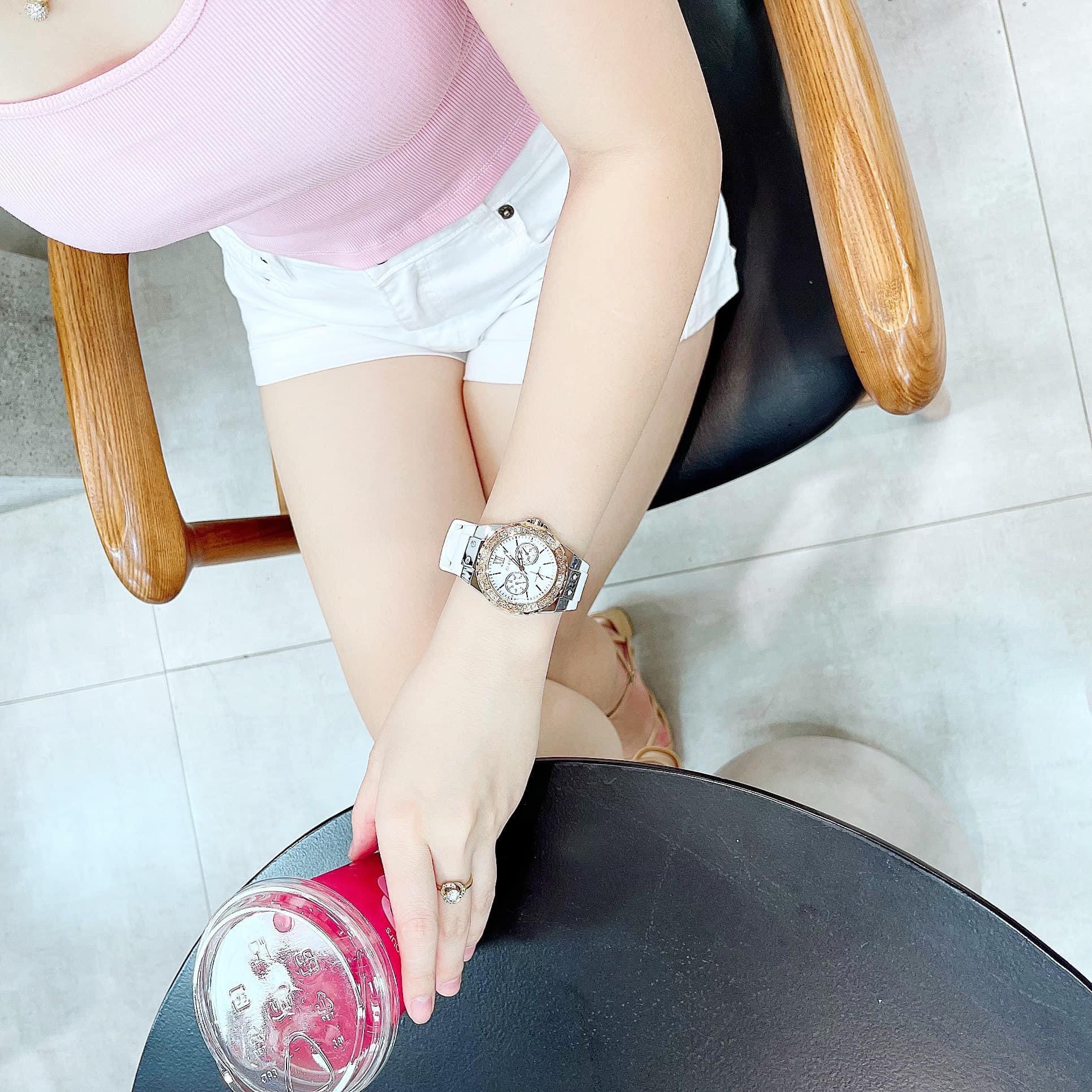 Đồng Hồ Nữ Guess White Rubber Thể Thao Thời Trang Sang Trọng - Đính Pha Lê Swarovski - Bảo Hành 6 Tháng
