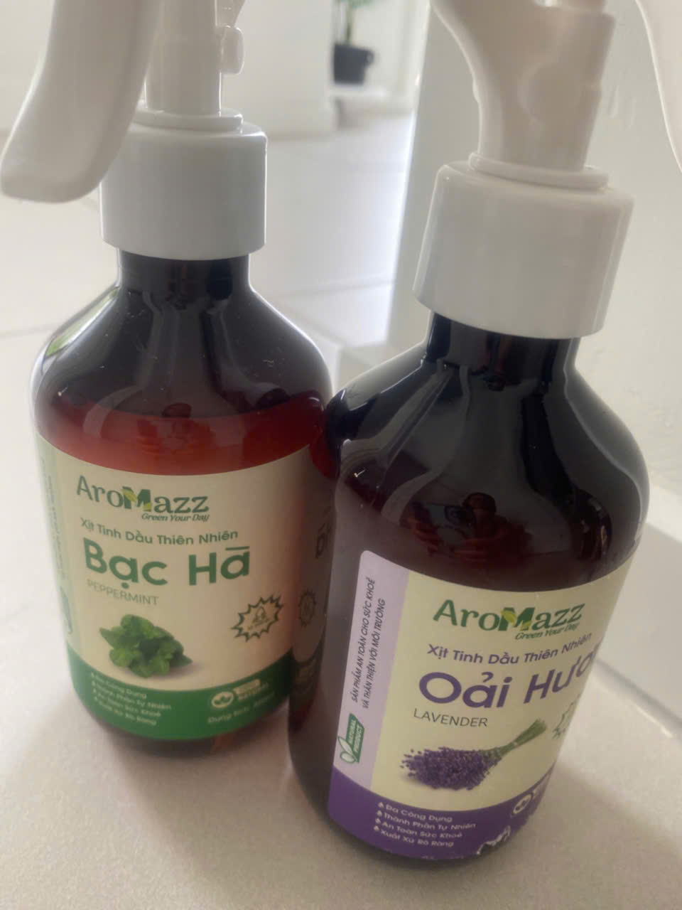 Xịt Thơm Phòng Ngủ AroMazz 300ml - Tinh Dầu Thiên Nhiên Khử Mùi, Ngủ Ngon, Xua Đuổi Côn Trùng, Hương Oải Hương Thư Giãn